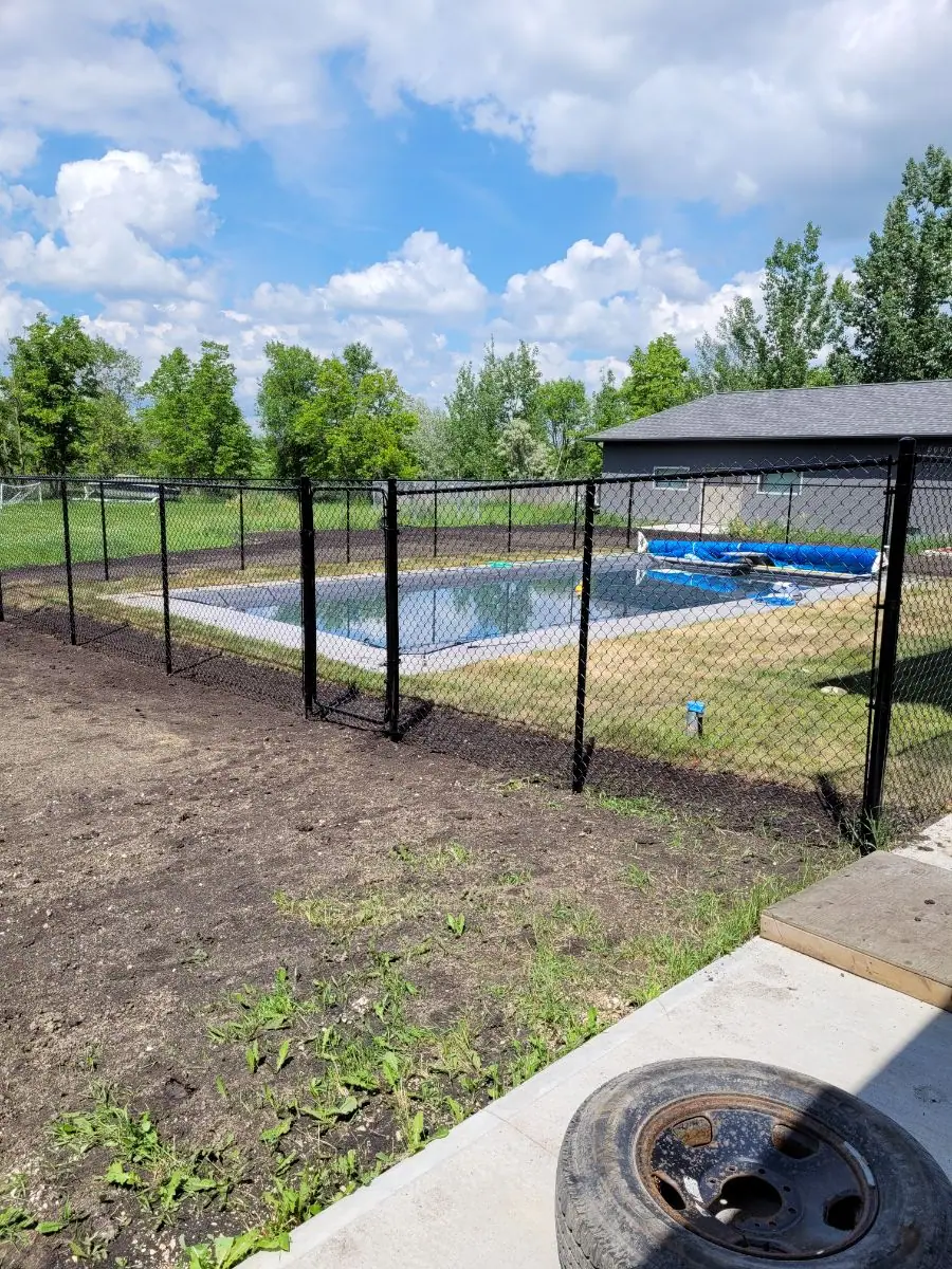 Black chainlink pool enclosure
