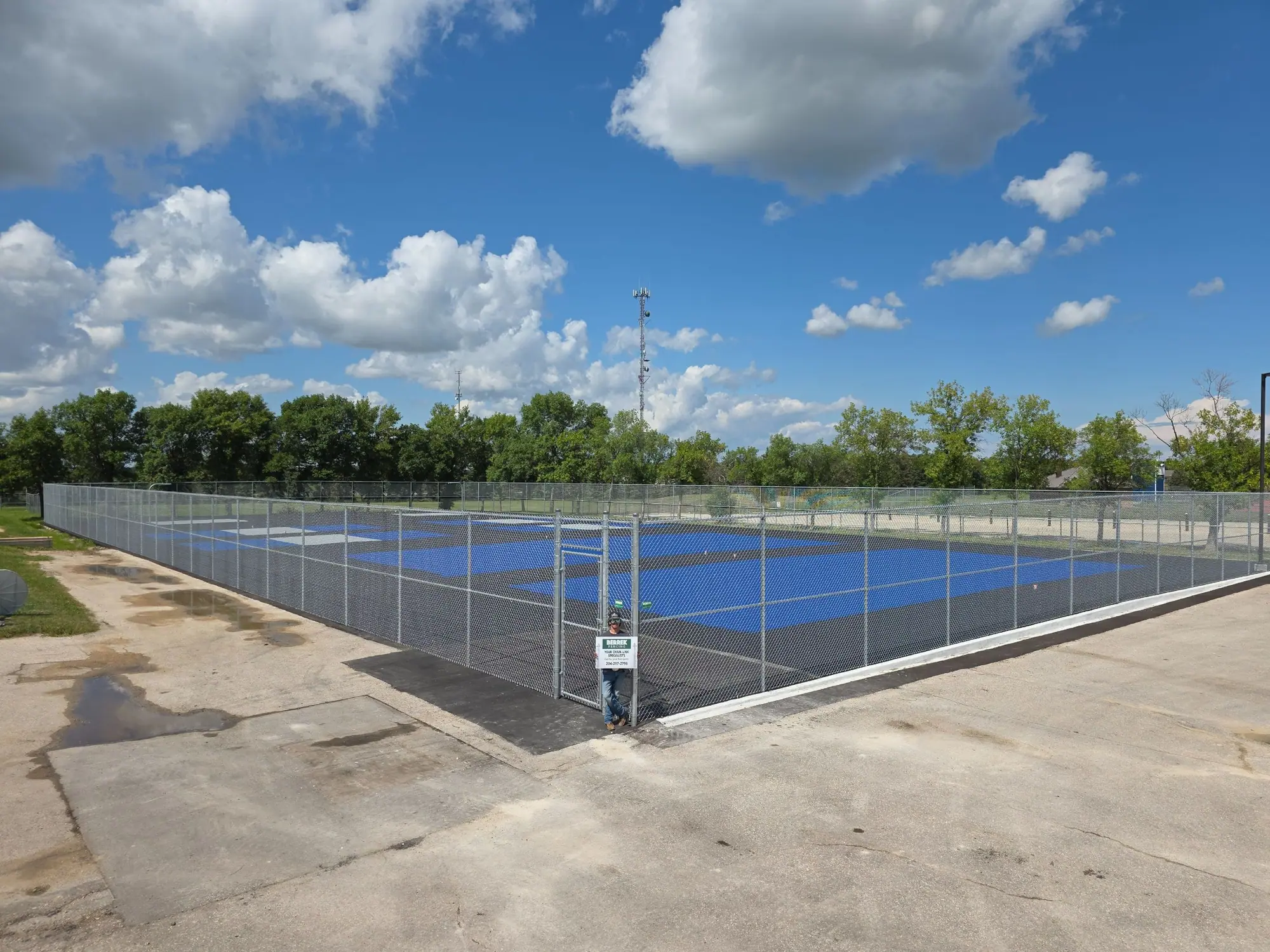 Galvanized chainlink enclosure around an outdoor sport court